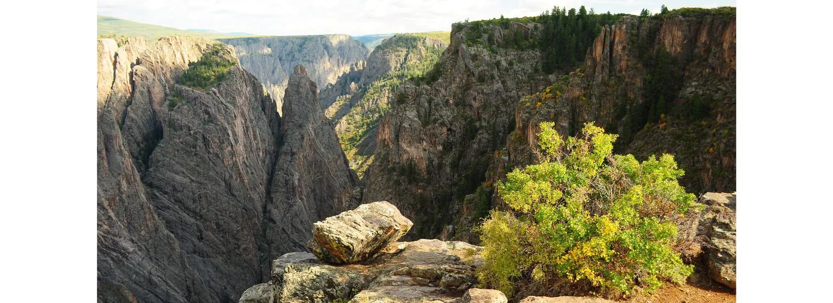 Cross Fissures Overlook showing the dramatic canyon views accessible from the visitor center area